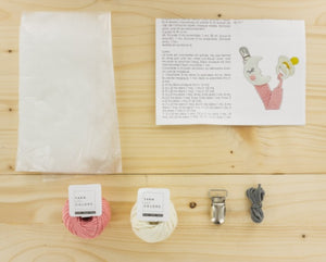 Kit crochet HardiCraft - attache tétine lune rose