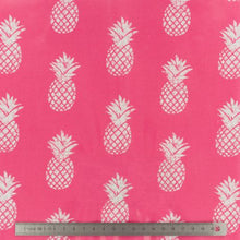 Charger l&#39;image dans la galerie, Tissu Fryett’s enduit pineapple pink 100 % coton et PVC 130 cm
