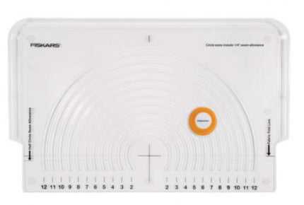 Cutter circulaire avec plaque pour tissus Fiskars.