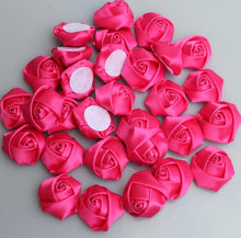 Charger l&#39;image dans la galerie, Lot de 10 mini roses en soie 3,5 cm/32 couleurs.
