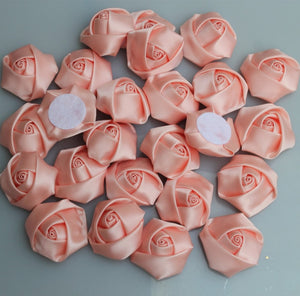 Lot de 10 mini roses en soie 3,5 cm/32 couleurs.