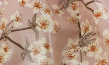 Charger l&#39;image dans la galerie, Coupon de toile enduite fleurs de cerisiers 50 cm X 70 cm

